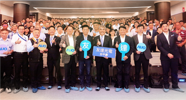 友達以太陽能解決方案領航者，跨足建築領域，4日在台中廠區舉辦「光電建築一體化研討會」，邀請產業先驅共同推動綠化，打造新一代智慧綠建築。